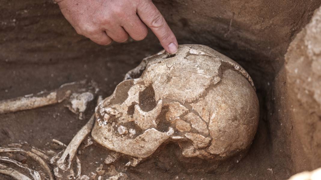 Roma mezarlığında temizlik çalışması: Tarihe ışık tutan mezar Gazze'de 4